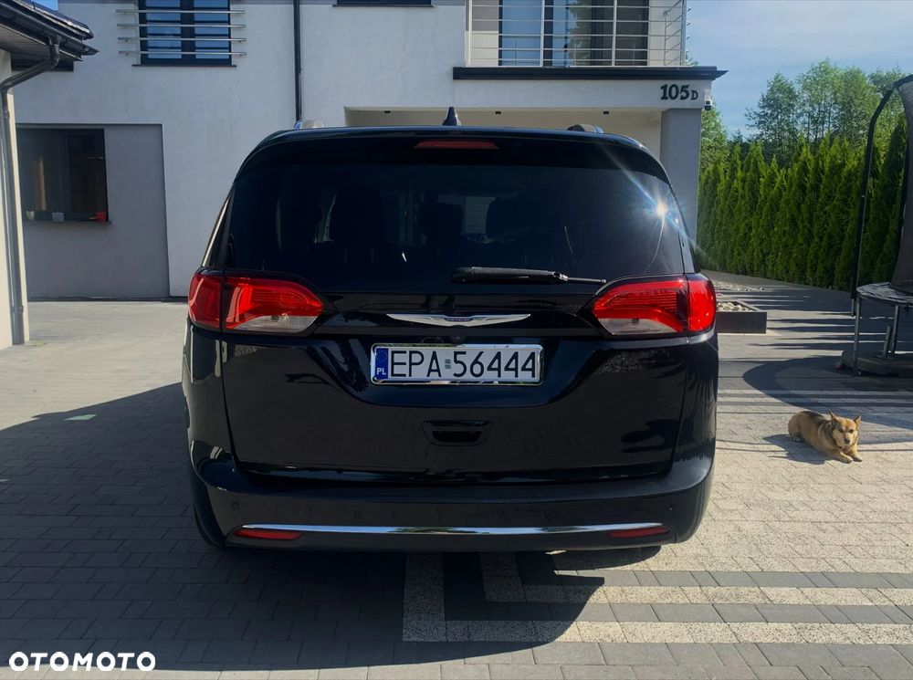 Chrysler Pacifica - 5
