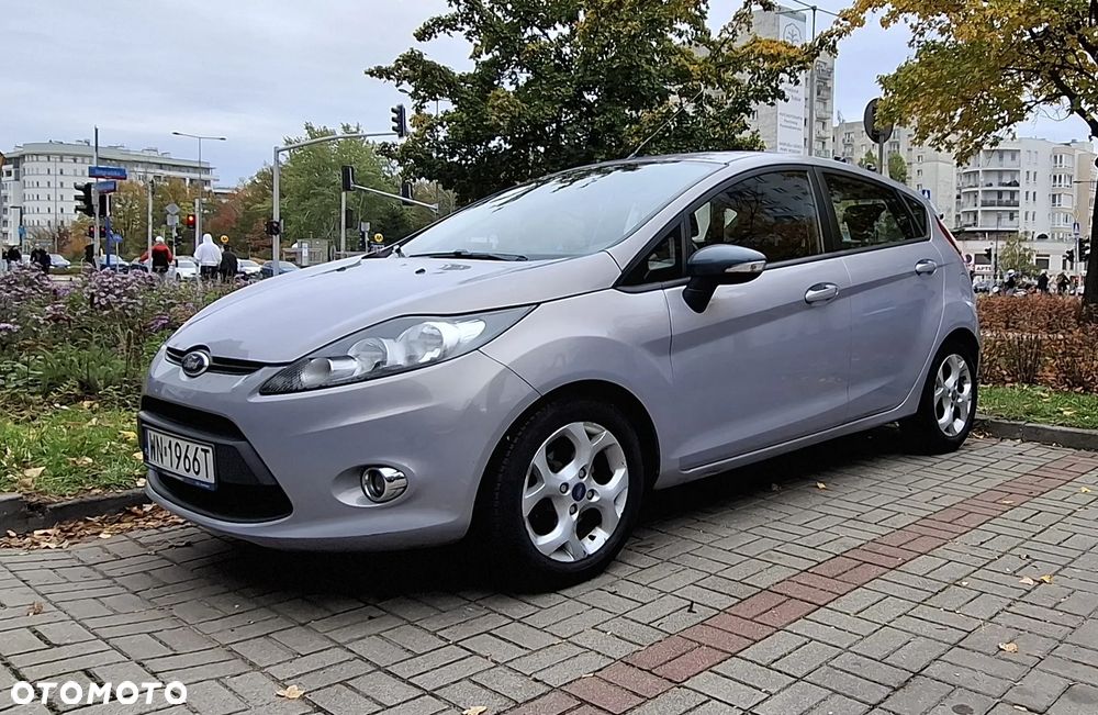 Ford Fiesta 2011 photo 2