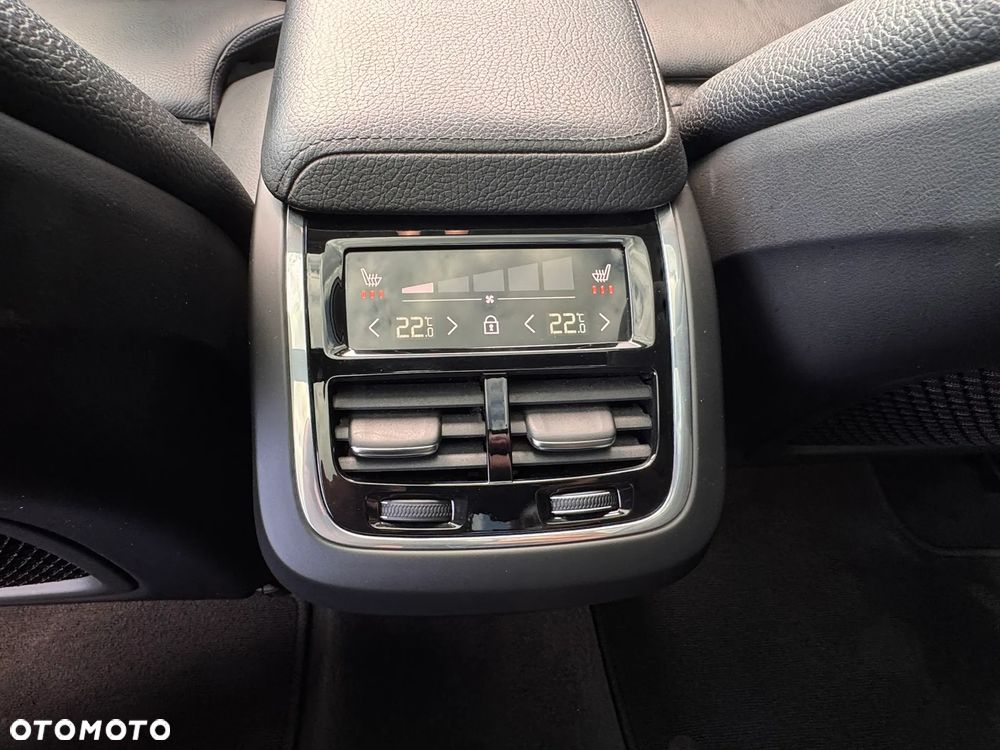 Volvo XC 60 B4 D AWD Inscription - 24