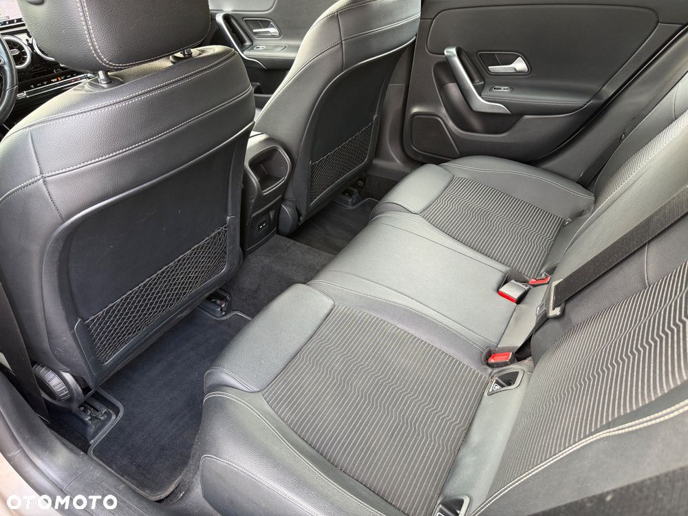 Mercedes-Benz CLA 180 - 12