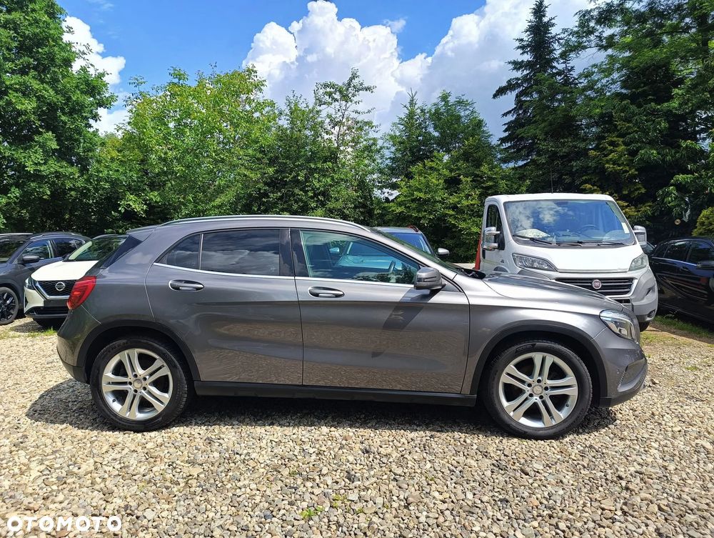 Mercedes-Benz GLA 180 Urban - 17