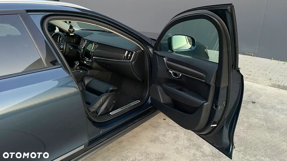 Volvo V90 Cross Country - 24