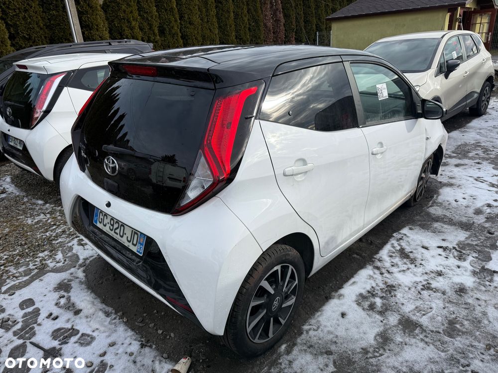 Toyota Aygo x-clusiv - 2
