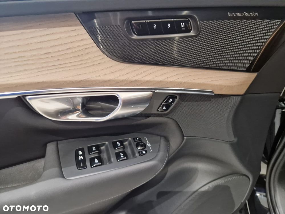 Volvo XC 90 T8 AWD Plug-In Hybrid Plus Black Edition 7os - 33