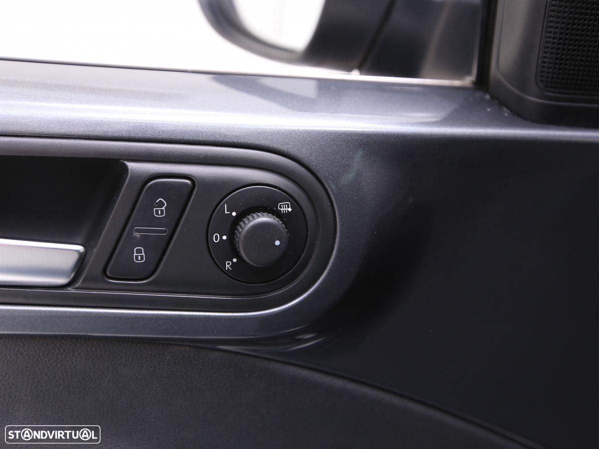 VW New Beetle - 14