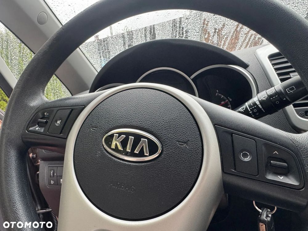 Kia Venga - 11