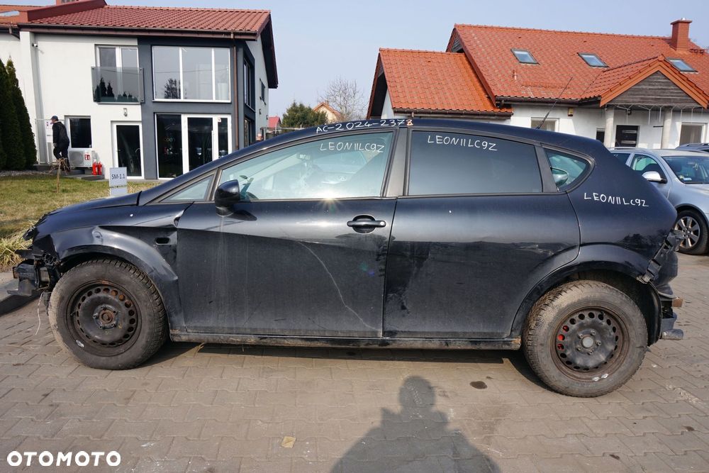 SEAT LEON II 1P1 2007 LC9Z 1.9 TDI BXE 105KM JCR CZARNY na części - 2