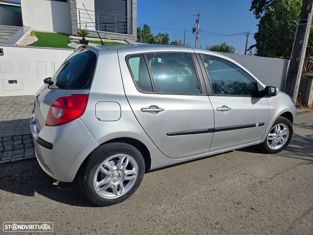 Renault Clio 1.2 16V Confort - 13