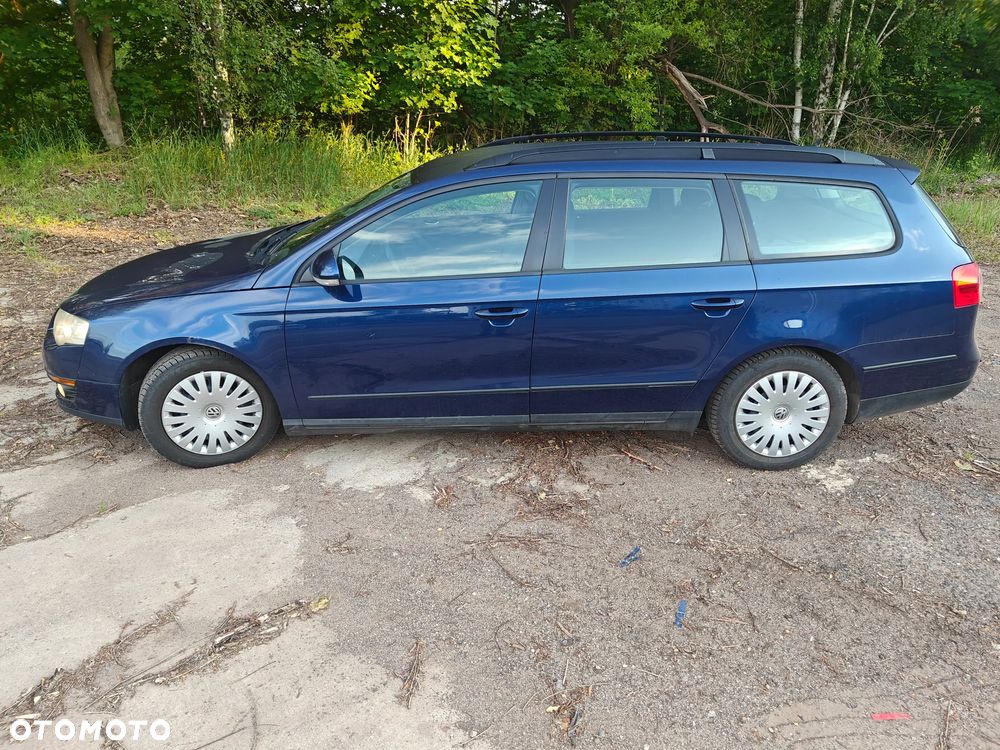 Volkswagen Passat 1.6 FSI Comfortline - 2