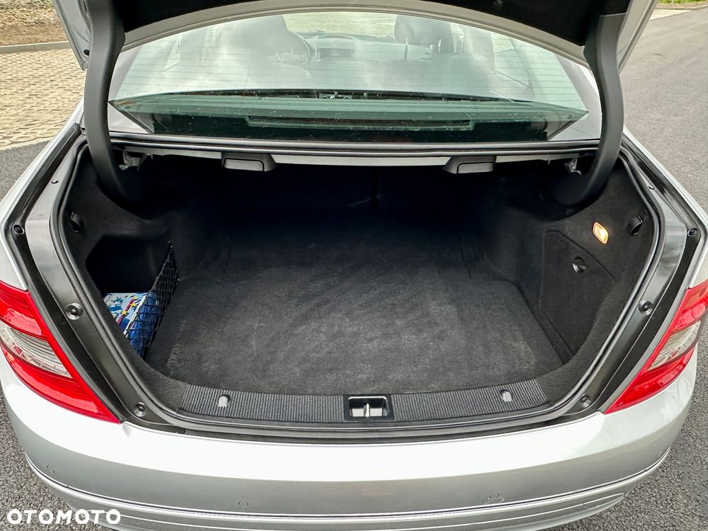 Mercedes-Benz Klasa C 180 BlueEFFICIENCY Avantgarde - 8