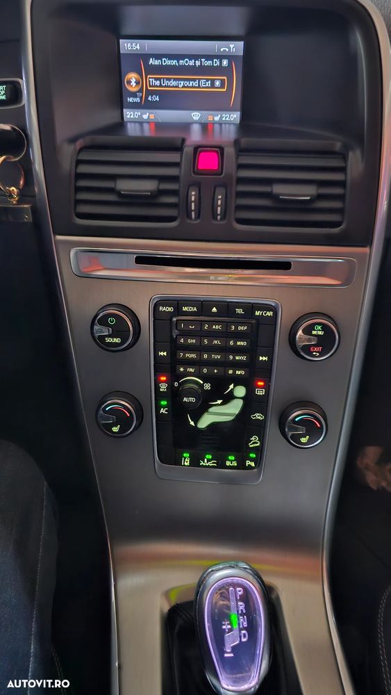 Volvo XC 60 D5 AWD Geartronic Momentum - 7