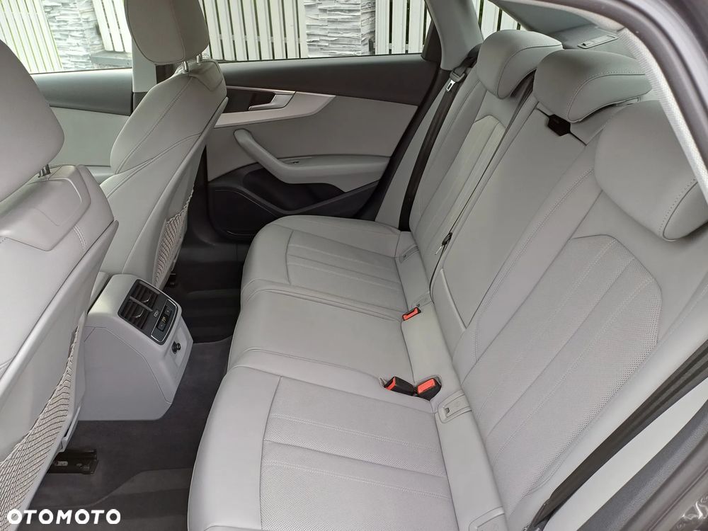 Audi A4 Limousine - 11