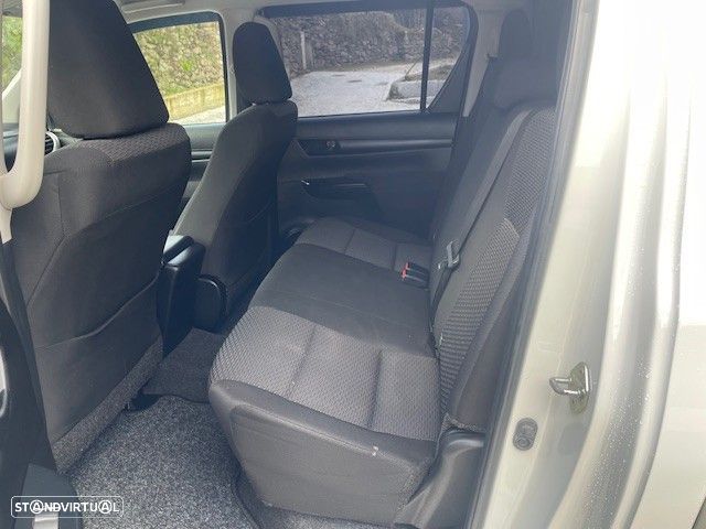 Toyota Hilux 2.4 D-4D 4WD CD CH - 15