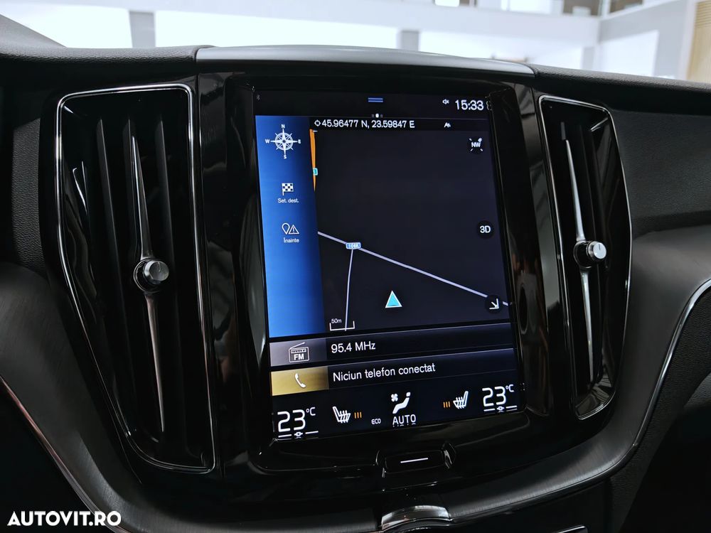 Volvo XC 60 D4 AWD Momentum - 24