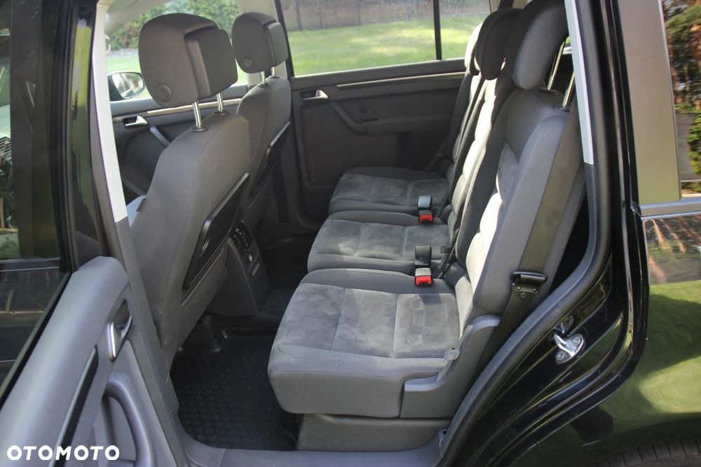 Volkswagen Touran 2.0 TDI DPF Highline DSG - 14
