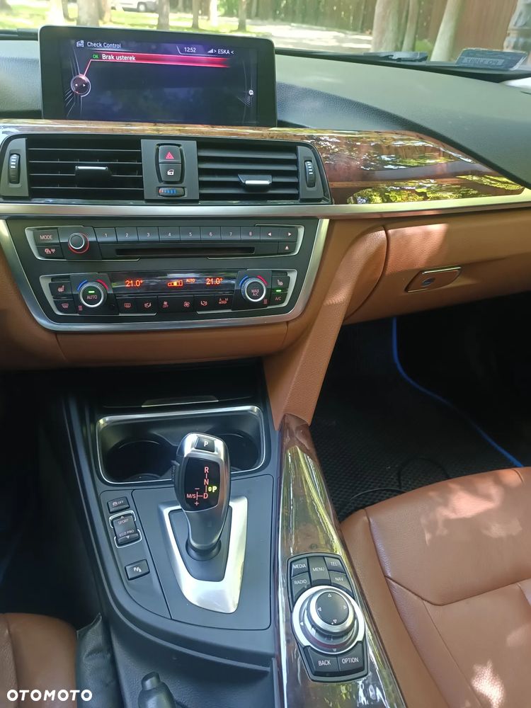 BMW Seria 3 320d xDrive Luxury Line - 15
