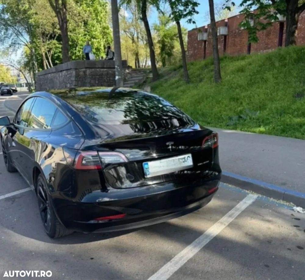 Tesla Model 3 Long Range AWD Premium - 4