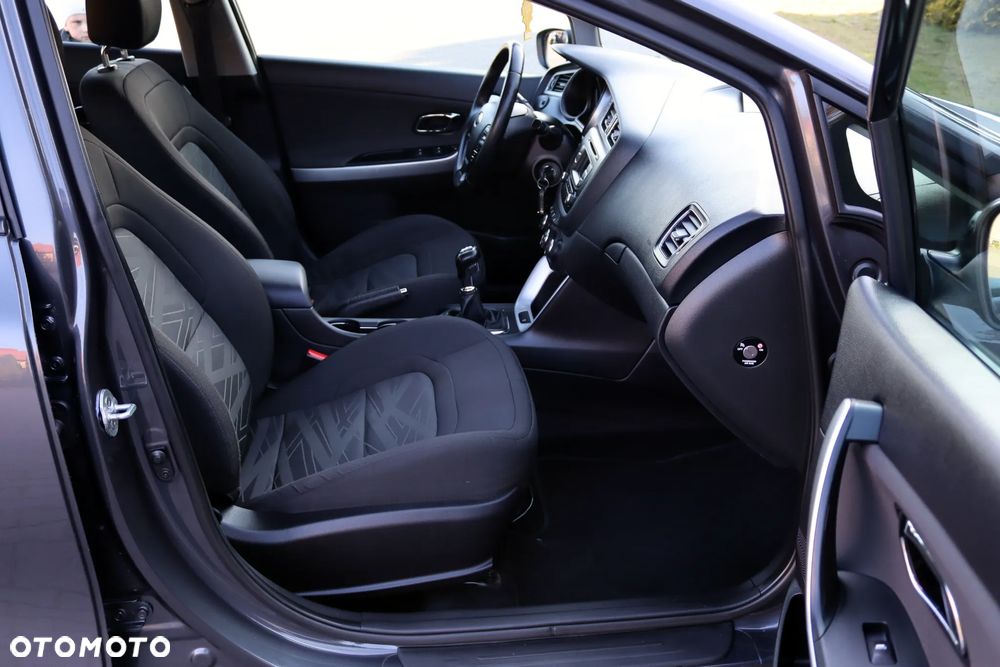 Kia Ceed 1.6 GDI Dream Team Edition - 21