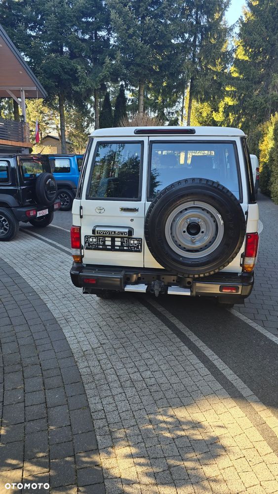 Toyota Land Cruiser - 17