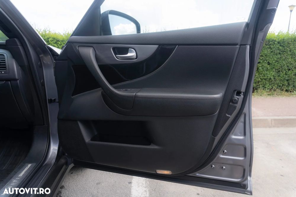 Infiniti Q70 - 28