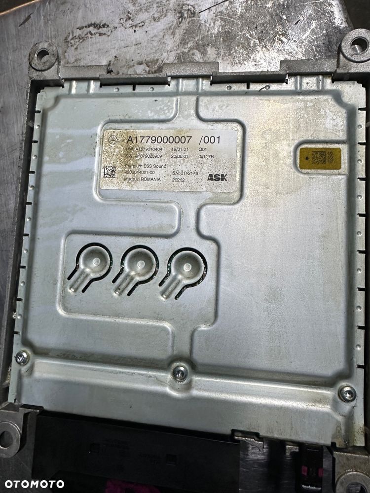 MERCEDES  wzmacniacz audio BURMESTER  wtyczka wzmacniacza - 2