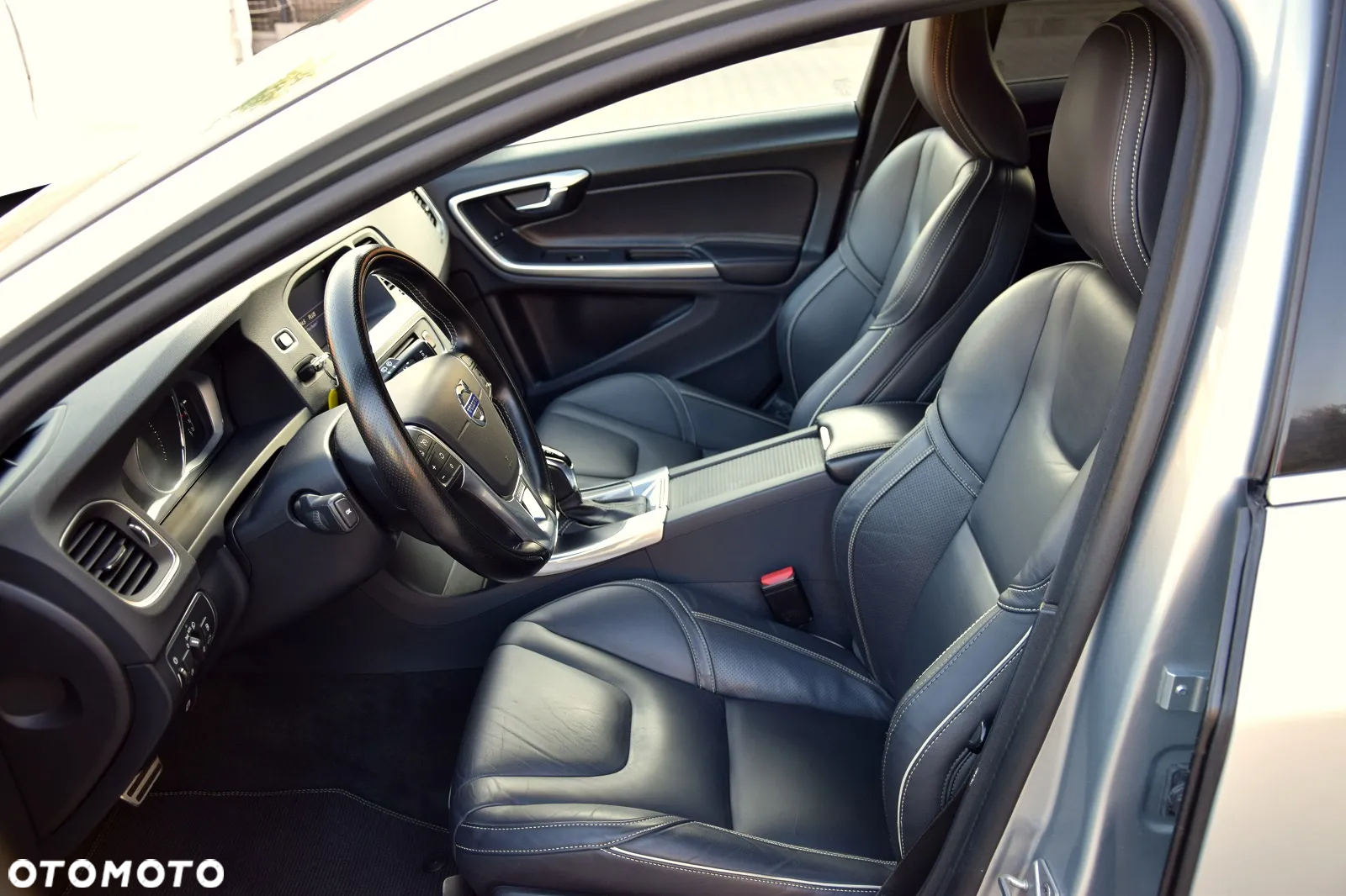 Volvo V60 D5 AWD R-Design Summum - 18