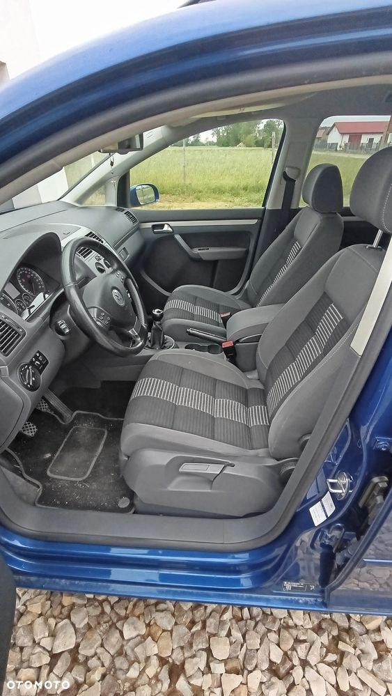 Volkswagen Touran - 12