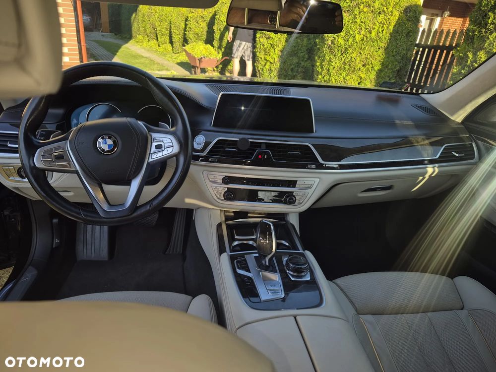 BMW Seria 7 750i xDrive Edition Exclusive - 9