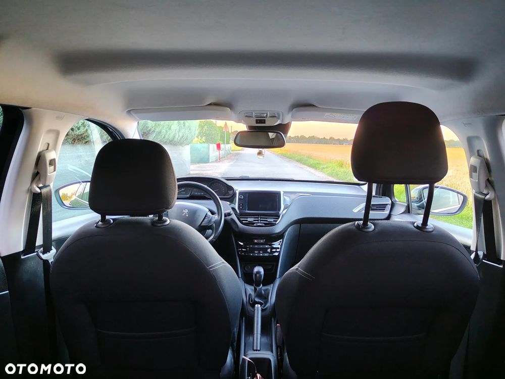 Peugeot 208 - 15