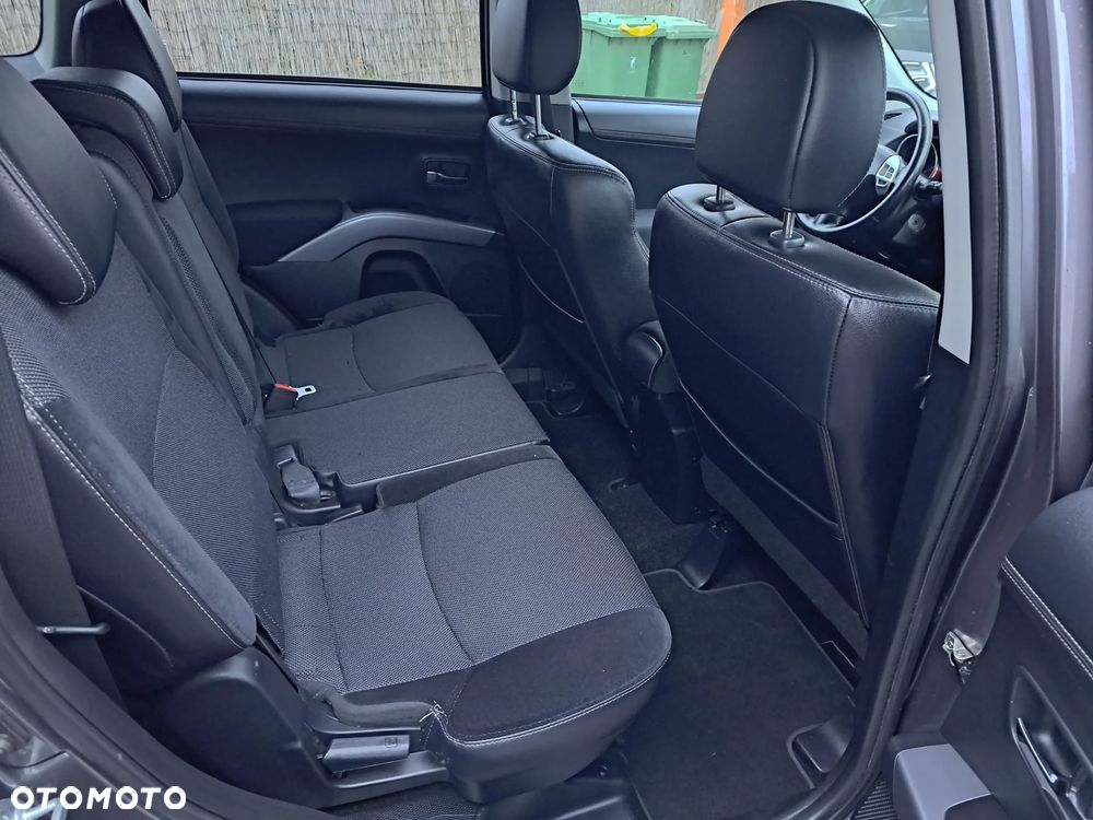 Mitsubishi Outlander - 11