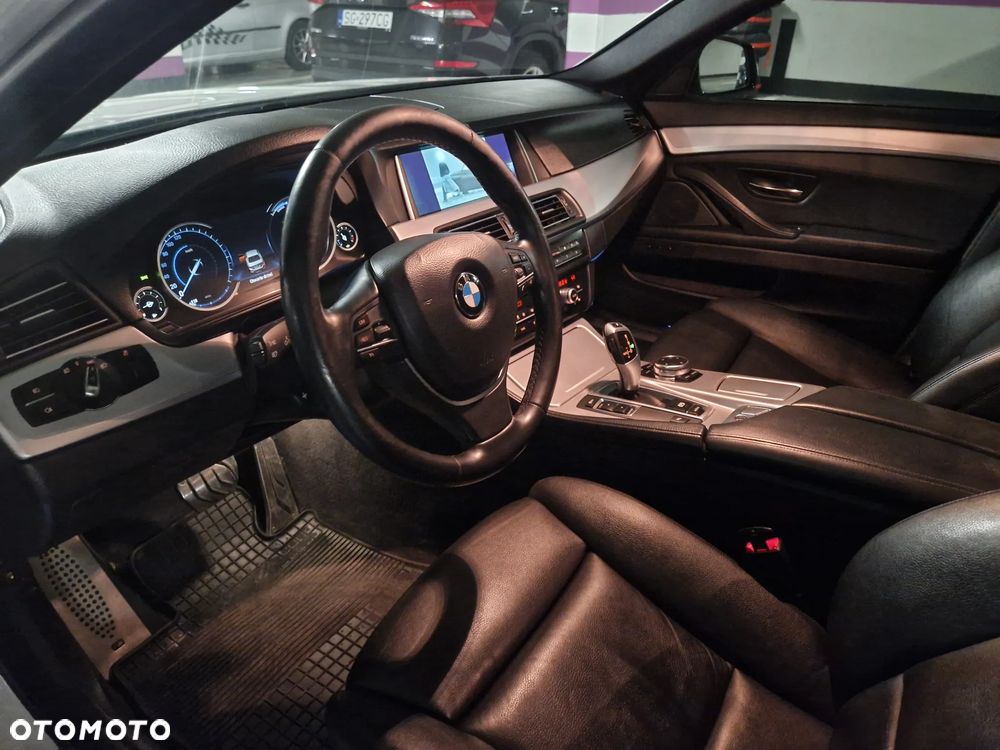 BMW Seria 5 520d xDrive - 12