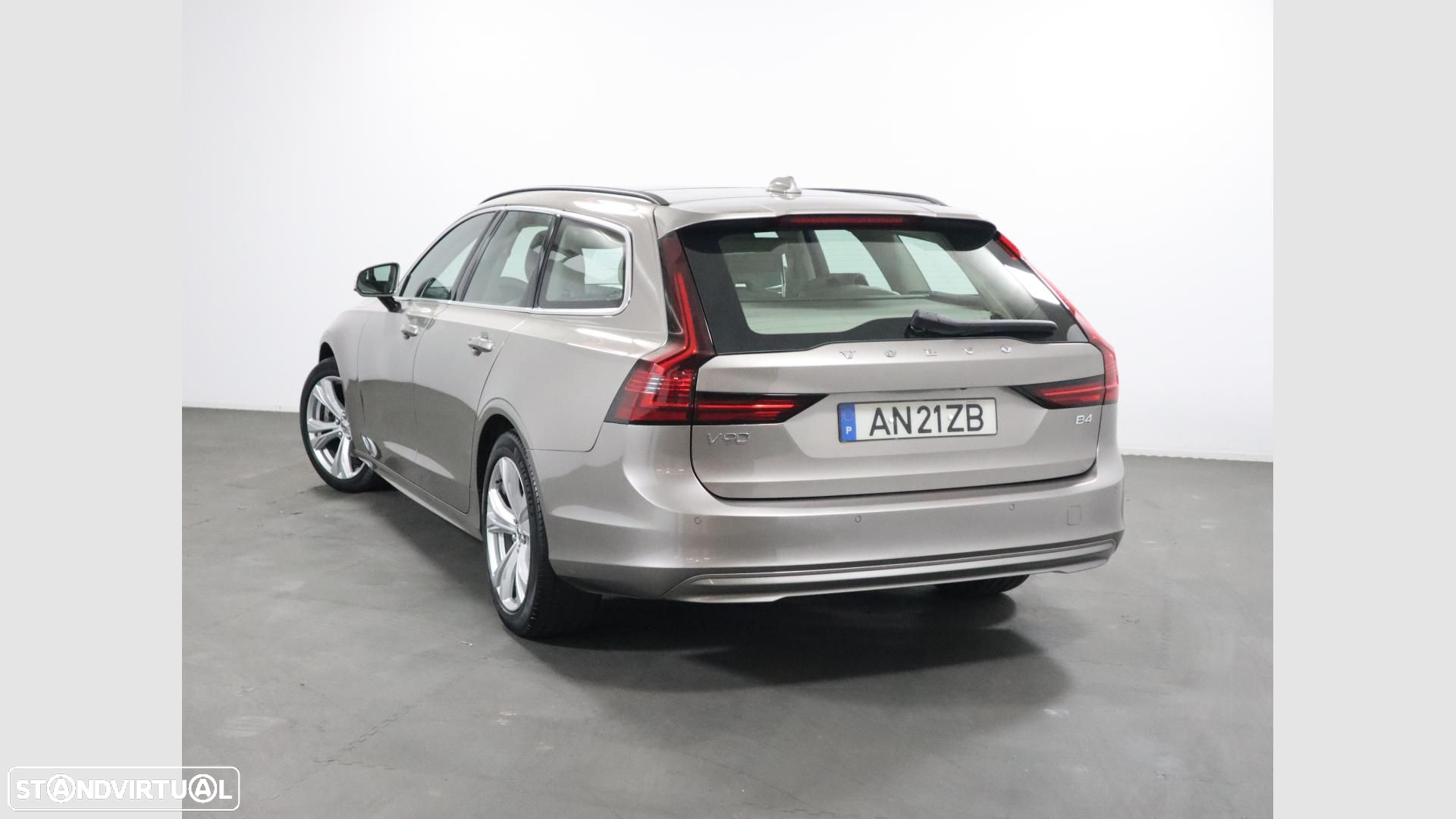 Volvo V90 2.0 B4 Momentum Plus Geartronic - 3