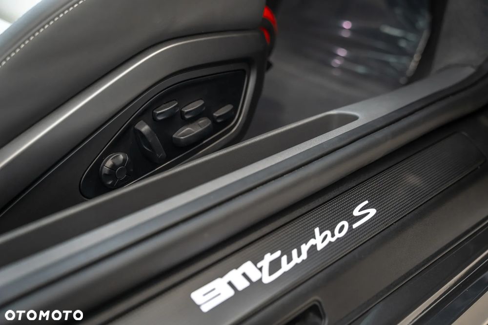 Porsche 911 Turbo S - 40