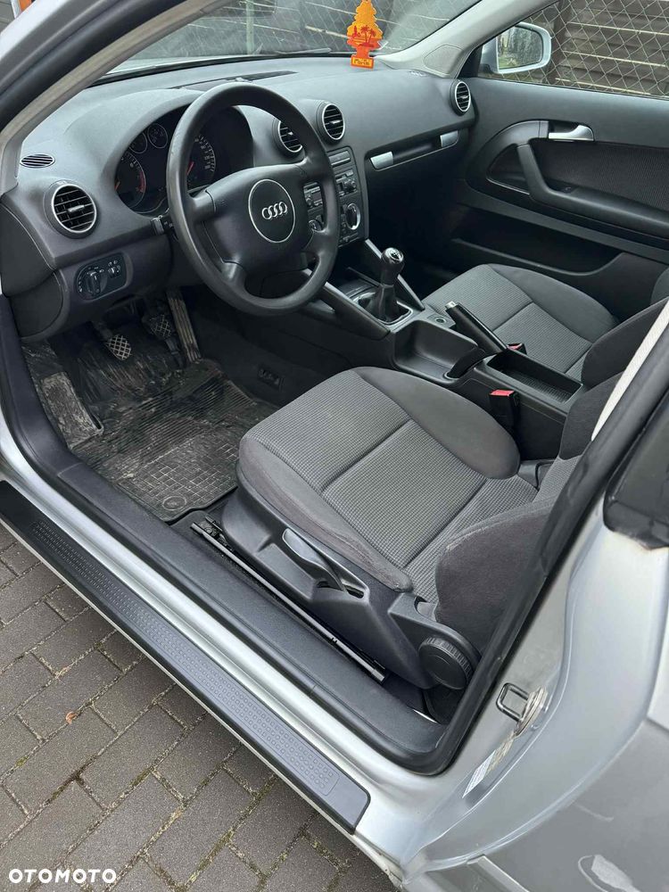 Audi A3 3-drzwiowe 1.6 Attraction - 16