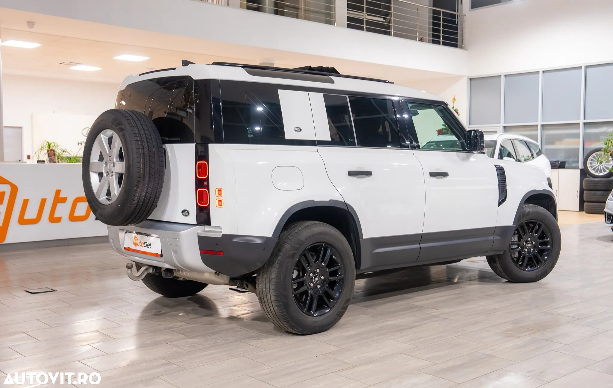 Land Rover Defender 110 3.0D 300 MHEV Hard Top SE - 4