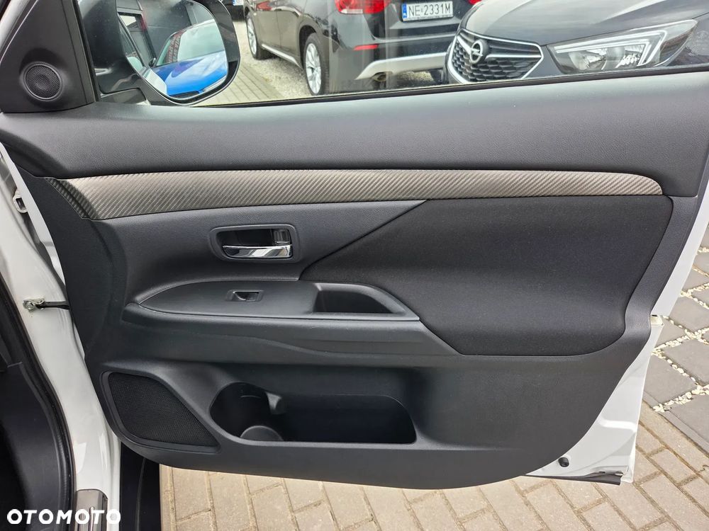 Mitsubishi Outlander 2.0 City Style 2WD - 17