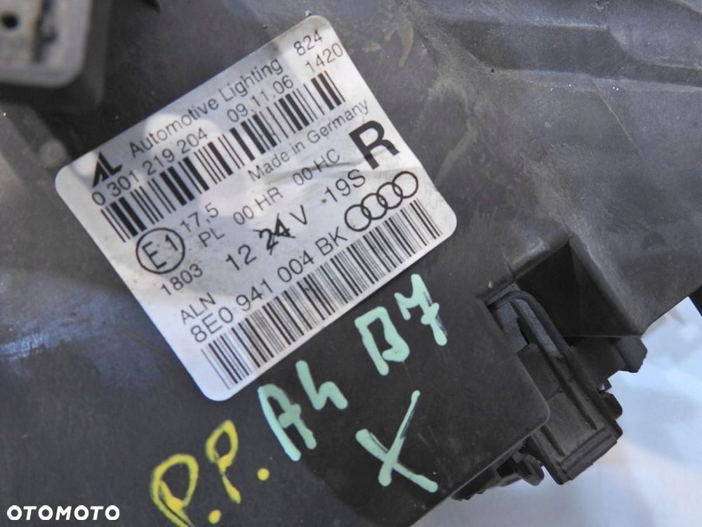 LAMPA PRAWA PRZEDNIA PRZÓD AUDI A4 B7 8E0941004BK 0301219204 - 2