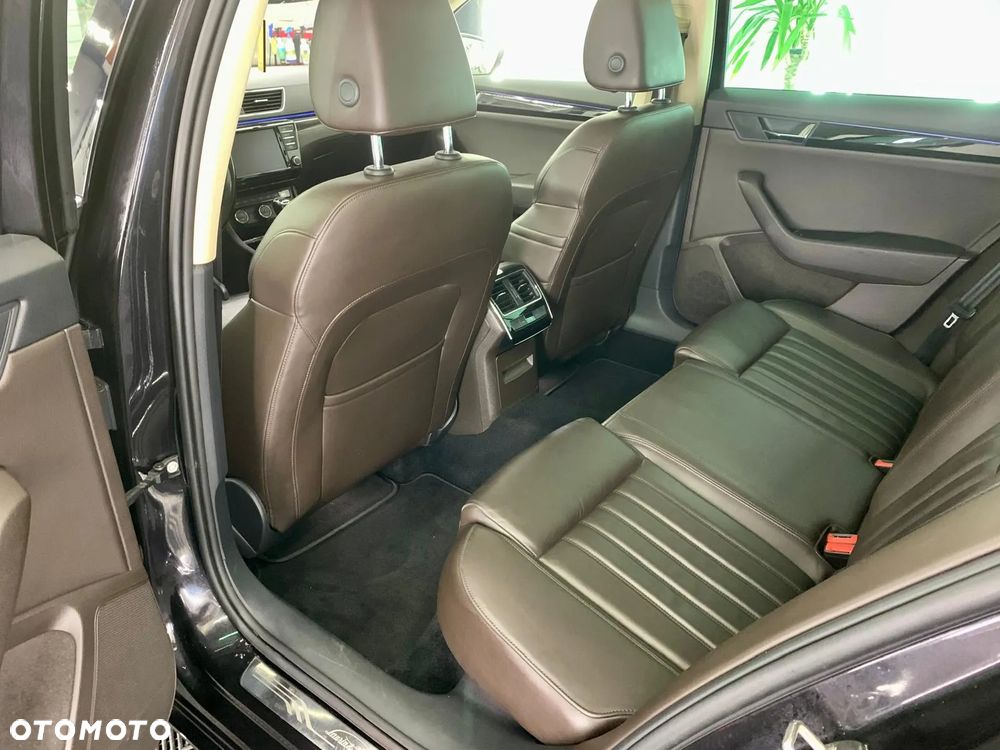 Skoda Superb 2.0 TDI L&K DSG - 17