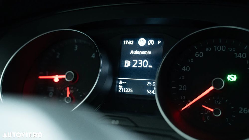 Volkswagen Passat - 13