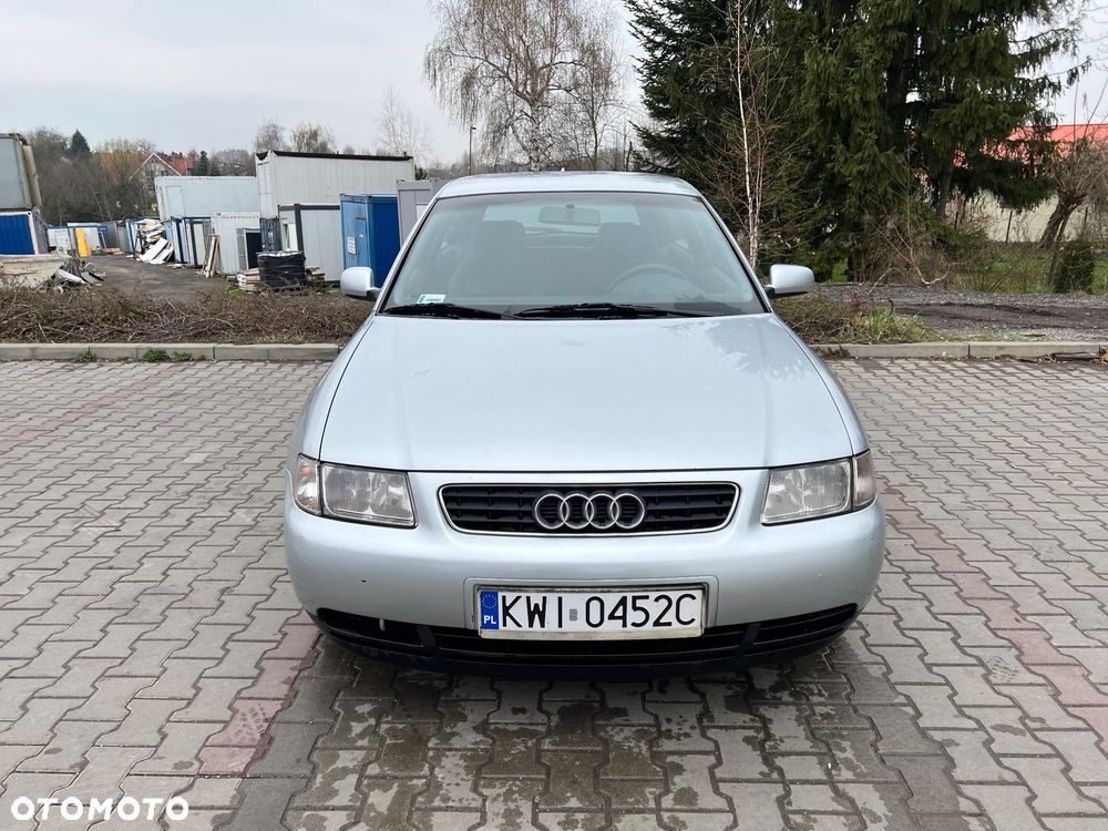 Audi A3 3-drzwiowe 1.6 Attraction - 1