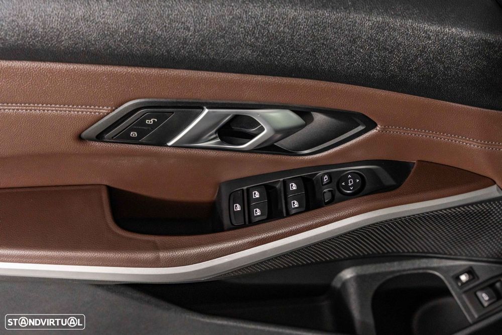 BMW 330 e Line Luxury Auto - 30