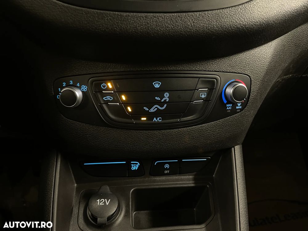 Ford Transit Courier - 10