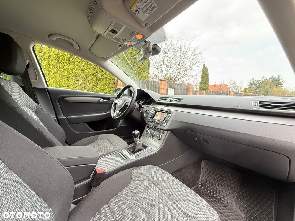 Volkswagen Passat 1.6 TDI DPF BlueMot Highline - 26
