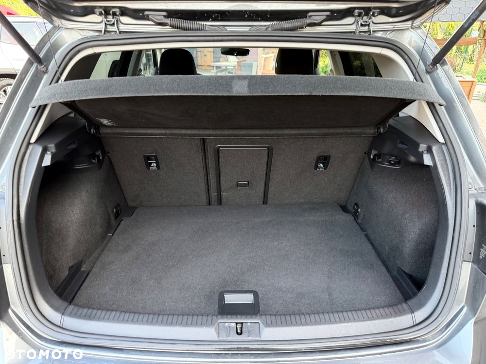 Volkswagen Golf 1.6 TDI DSG Sound - 24