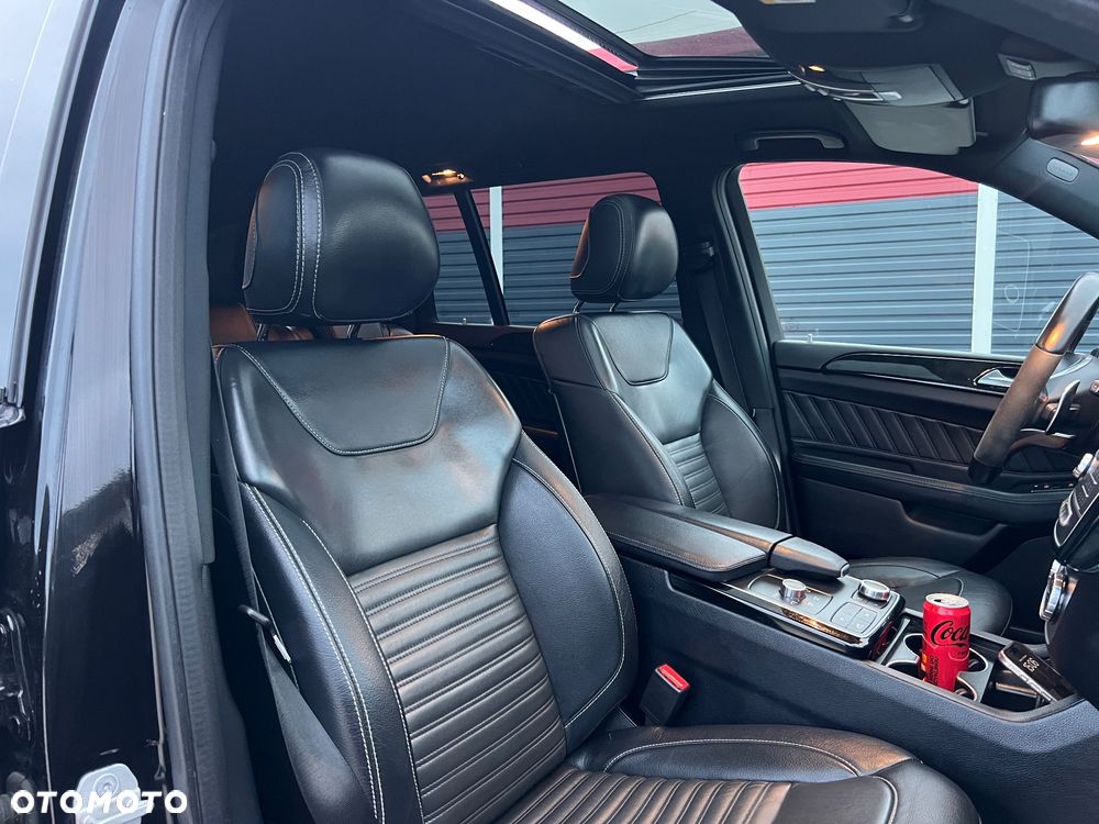 Mercedes-Benz GLS - 32