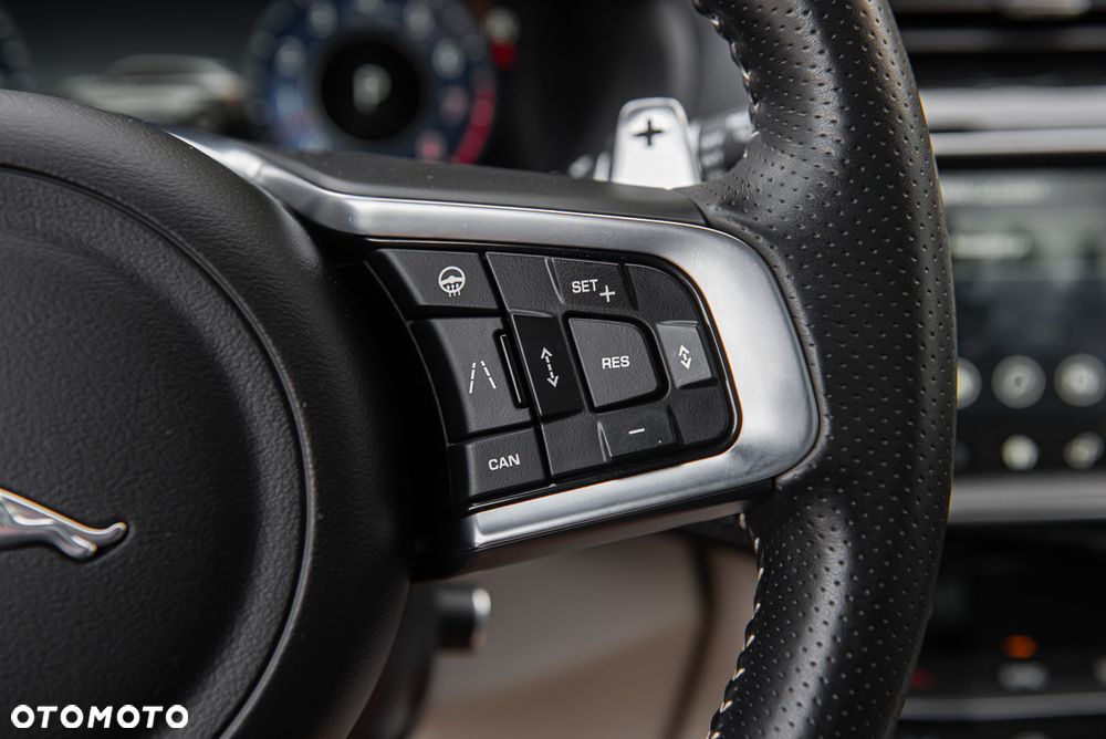 Jaguar F-Pace 5.0 V8 P550 AWD SVR - 23