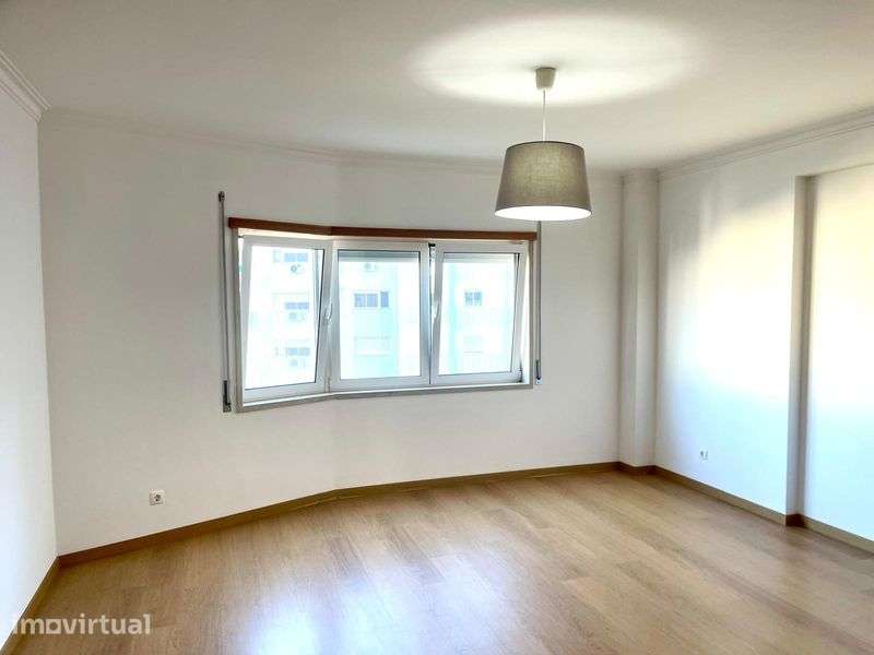 Arrenda-se  apartamento T3 em Sta.Marta do Pinhal - Corroios - Grande imagem: 4/12