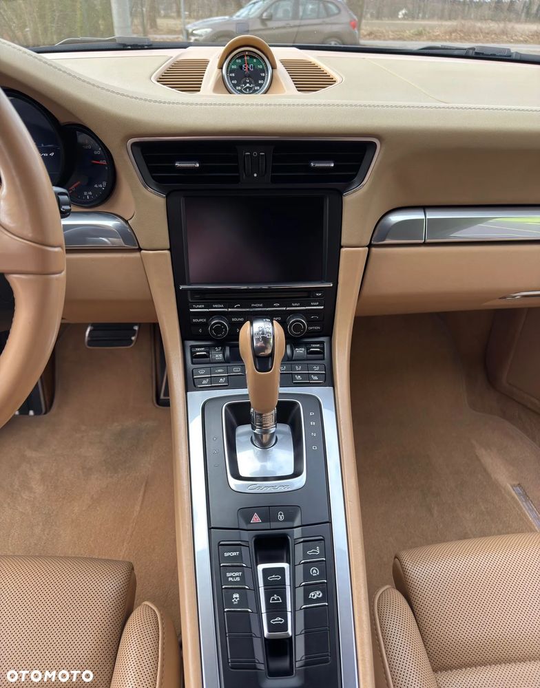 Porsche 911 Carrera 4 PDK - 8