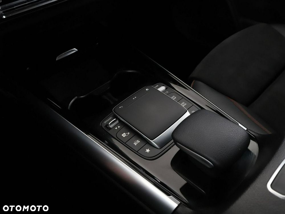 Mercedes-Benz GLA 220 d 4Matic 8G-DCT AMG Line - 31