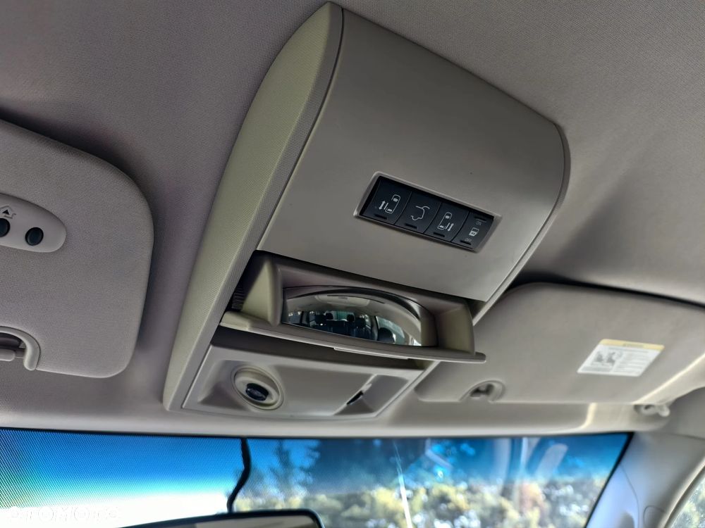 Chrysler Town & Country ver-3-6-touring - 14